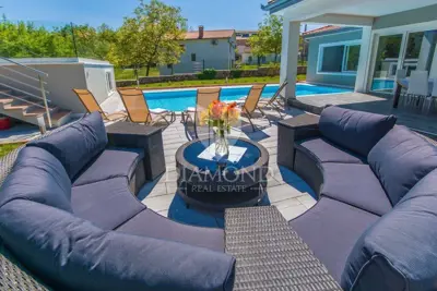 Villa 1109 m², Labin Umgebung - Pool und Sommerküche - 8