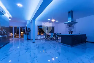 Villa 1109 m², Labin Umgebung - Pool und Sommerküche - 16