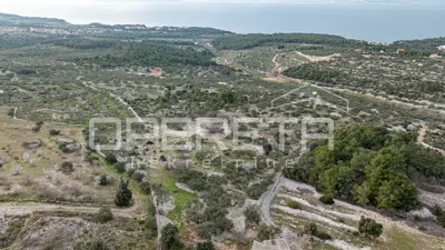 Poljoprivredno zemljište 14.049 m², Supetar, pogled na more - 3