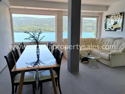 Stan, Trogir, prvi red do mora i pogled na zaljev