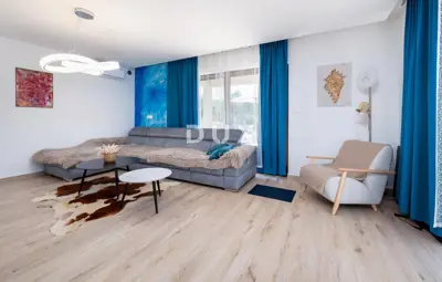 House 188 m², Labin - pool and sea view - 8