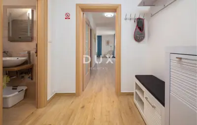 House 188 m², Labin - pool and sea view - 11