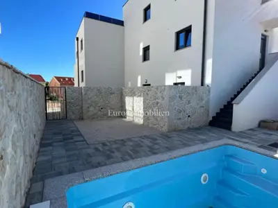 Wohnung zum Kauf in Povljana, 159 m² - 2