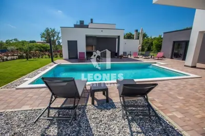 Vila 215 m², okolica Poreča, bazen i ljetna kuhinja - 4