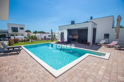 Vila 215 m², okolica Poreča, bazen i ljetna kuhinja - 3