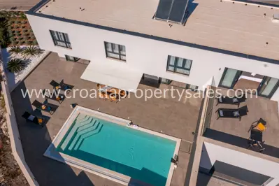 House, Brač, 370 m², 1 450 000 € - 2