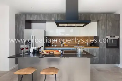 House, Brač, 370 m², 1 450 000 € - 7