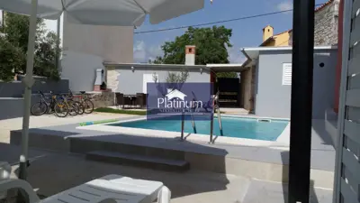 Haus 150 m², Peruški - Pool und Atrium - 2