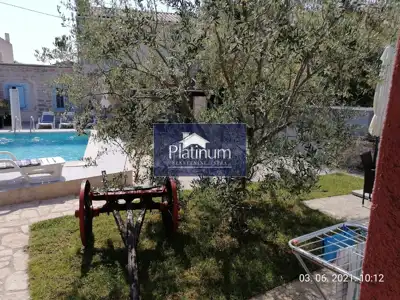 Kuća 150 m², Peruški - bazen i atrij