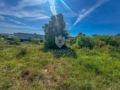 Baugrundstück, Štinjan, Pula - ruhige Lage in Meeresnähe