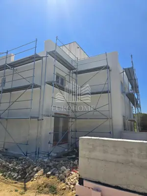 Stan 130 m² u Ninu, 60 m od mora i pogled na more
