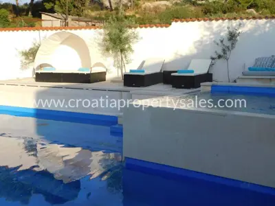 Haus, Brač, 370 m², 1 300 000 € - 8