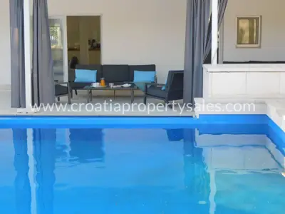 Kuća, Brač, 370 m², 1 300 000 €