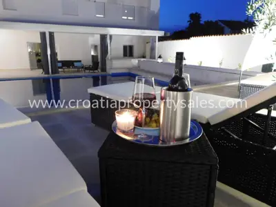 Haus, Brač, 370 m², 1 300 000 € - 4