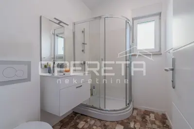 House 130 m², Galižana - two residential units - 14