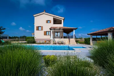 Villa 294 m², Svetvinčenat - beheizter Pool und Jacuzzi - 2