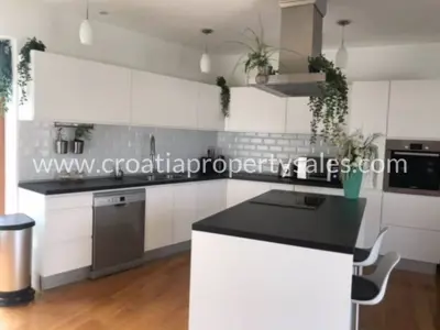Vila 222 m², Brač - bazen i mirno okruženje - 5
