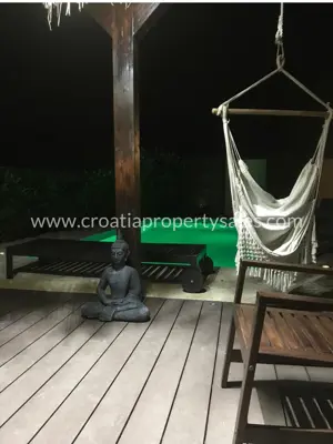 Vila 222 m², Brač - bazen i mirno okruženje - 16