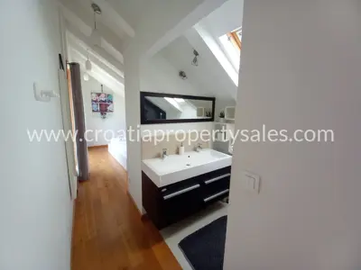 Vila 222 m², Brač - bazen i mirno okruženje - 11