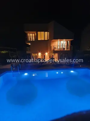 Vila 222 m², Brač - bazen i mirno okruženje - 6
