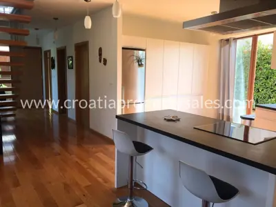 Vila 222 m², Brač - bazen i mirno okruženje - 4