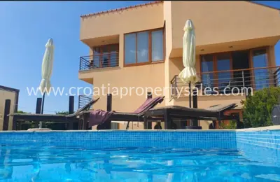 Villa 222 m², Brač - pool and peaceful surroundings