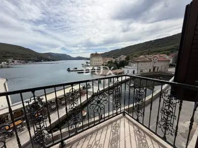House 250 m², Bakar - by the sea and overlooking the harbor - 12