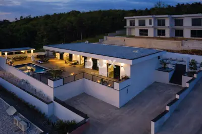 Haus zum Kauf in Crikvenica, 186 m²