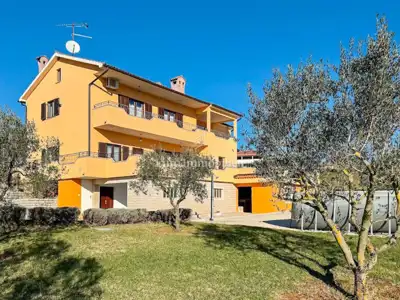 Istra - Haus mit drei Etagen und großzügigem Grundstück
