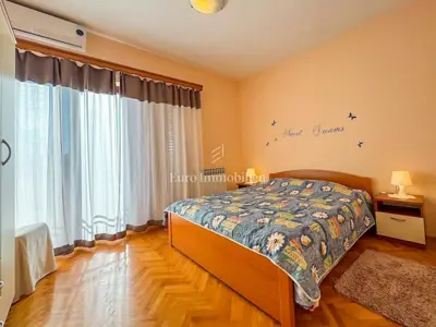 Istra - kuća s tri etaže i prostranom okućnicom - 5
