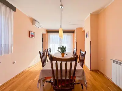 Istra - kuća s tri etaže i prostranom okućnicom - 3