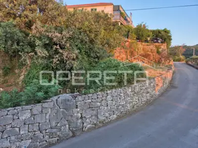 Zwei Steinhäuser auf Bauland in Nerežišća - 10