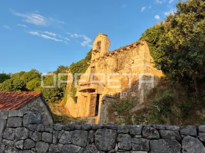 Zwei Steinhäuser auf Bauland in Nerežišća - 6