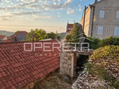 Zwei Steinhäuser auf Bauland in Nerežišća - 15