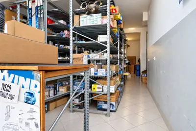 Poslovni prostor 123 m², Pula Centar - izlog i 2 parkirna mjesta - 4