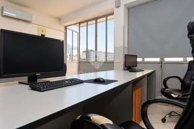 Poslovni prostor 123 m², Pula Centar - izlog i 2 parkirna mjesta