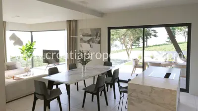 Kuća 200 m², Šibenik - bazen i vrt - 4
