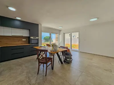 Stan 93 m², Savudrija - 3 spavaće sobe, 2 kupaonice - 3