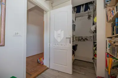 PRILIKA! Rovinj, dvoetažni stan na odličnoj lokaciji blizu grada i pla - 7