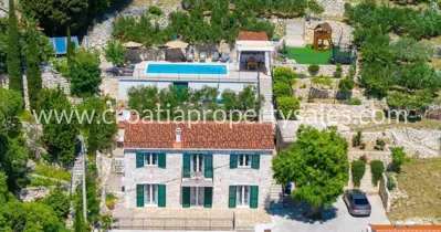 Stone villa in Omiš, pool and sea view