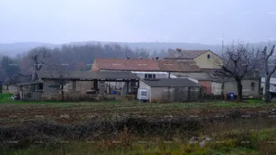 Imanje 24 000 m², Bale - veliko zemljište i kuće - 10