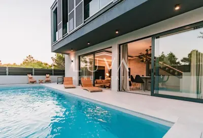 House 200 m², Srima near Vodice - proximity to the sea and pool