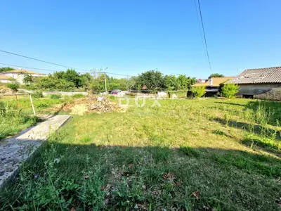 Baugrundstück, Rubeši - ebenes Grundstück an der Hauptstraße