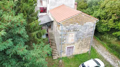 Istra - Autentična kamena kuća i građevinsko zemljište