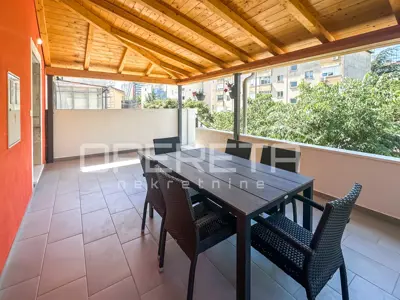 House 200 m², Šibenik - residential and commercial space - 12