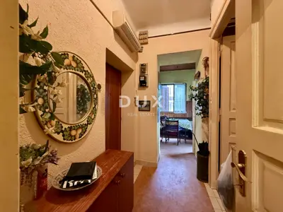 Stan 57 m², Belveder Rijeka - balkon i djelomični pogled na more - 2