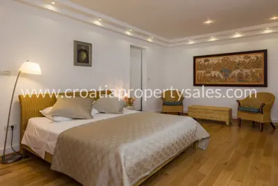 Villa on the island of Brač, first row to the sea and complete privacy - 11
