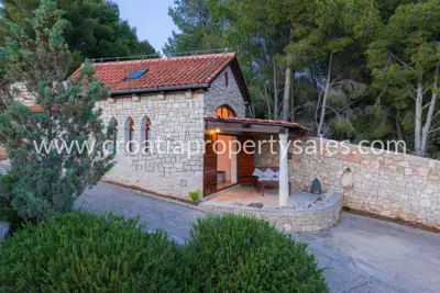 Villa on the island of Brač, first row to the sea and complete privacy - 13
