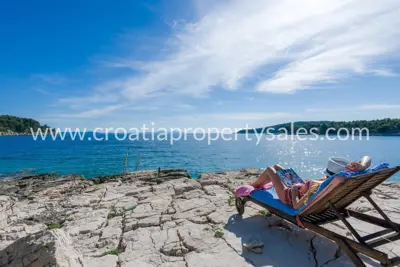 Villa on the island of Brač, first row to the sea and complete privacy - 10