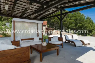 Villa on the island of Brač, first row to the sea and complete privacy - 7
